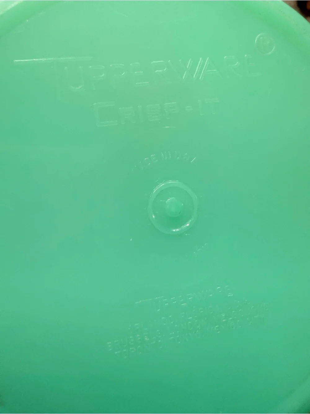 Tupperware Crisp-It Lettuce Keeper 679 Jadeite Green W/ Clear Lid And Spike